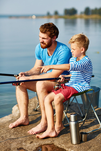 Baba ve oğul boş olarak Balık tutma  - Fotoğraf, Görsel