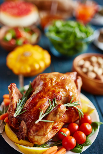 Golden Roasted Turkey on Thanksgiving Table - Φωτογραφία, εικόνα