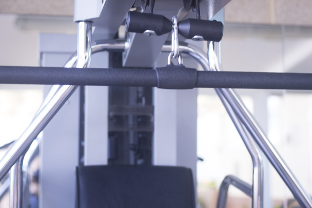 Spor salonunda egzersiz ağırlık makine - Fotoğraf, Görsel