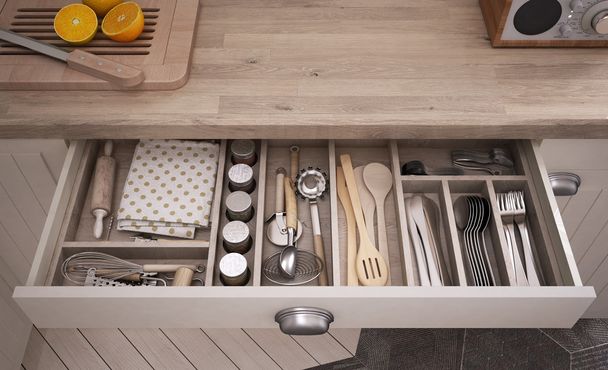Кухонные инструменты в ящике
 - Фото, изображение