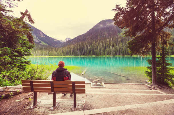 bankta oturan adam - Fotoğraf, Görsel