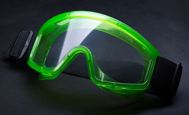 Boucliers oculaires de sécurité verts avec sangle
 - Photo, image