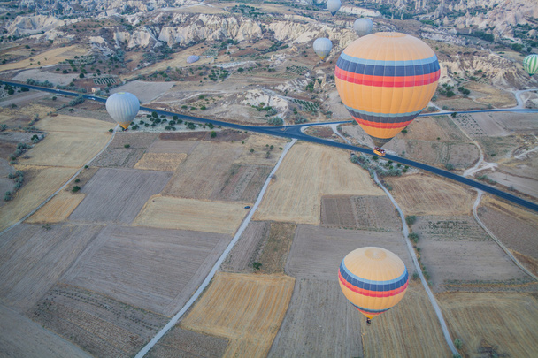 Kapadokya 'da sıcak hava balonları - Fotoğraf, Görsel