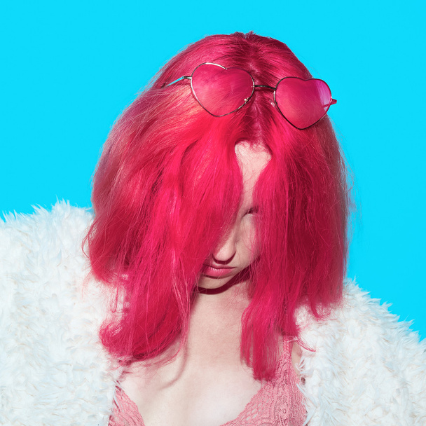 Fancy Lady. Stylish pink Hair, glamorous coat, Pink Sunglasses.  - 写真・画像