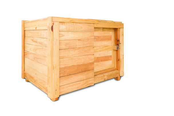 caja de madera cerrada con camino de recorte aislado sobre fondo blanco
 - Foto, Imagen