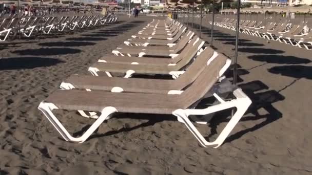 Beach Lounge na piasku - Materiał filmowy, wideo