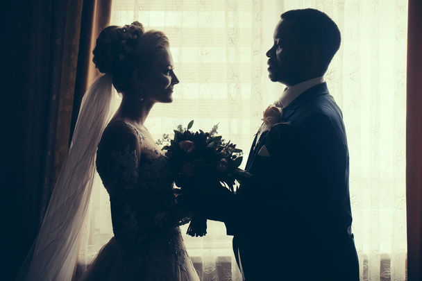 Silhouette of bride and groom - Fotografie, Obrázek