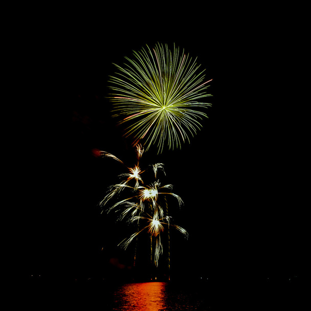 Firecracker lichte achtergrond - Foto, afbeelding