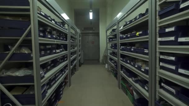 ipari raktár dobozokkal - Felvétel, videó