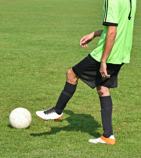fotbalista s míčem - Fotografie, Obrázek