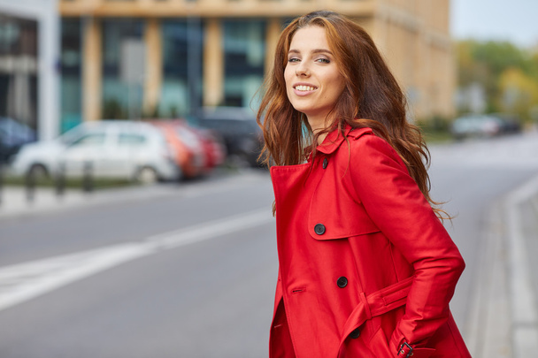 Beautiful stylish woman in a red coat. - Fotoğraf, Görsel