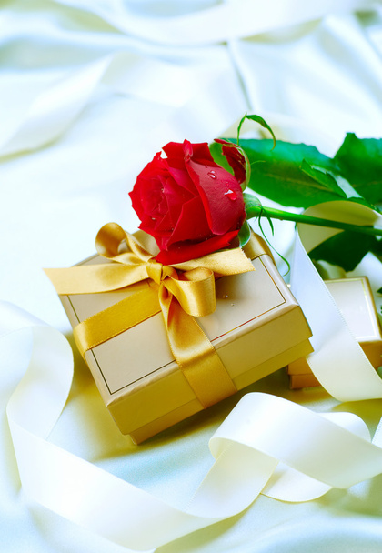 Gift box with rose - Foto, Imagen