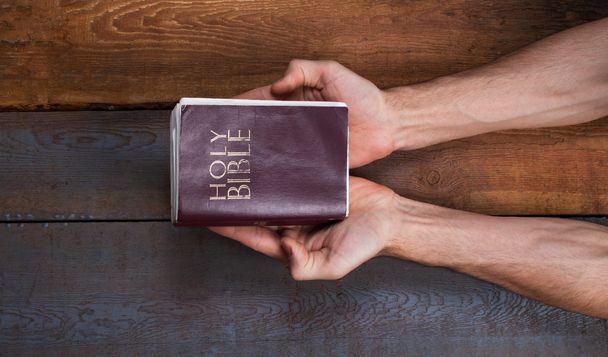 Az ima, a Biblia.  - Fotó, kép