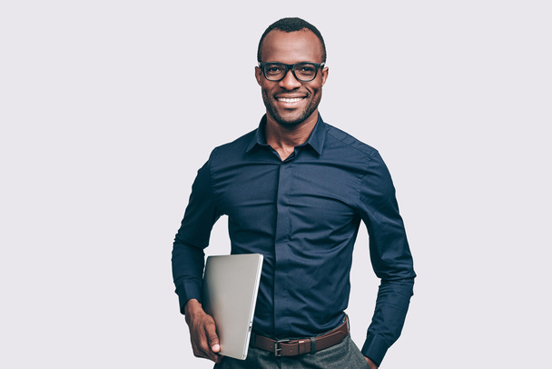 African man holding laptop - Фото, изображение