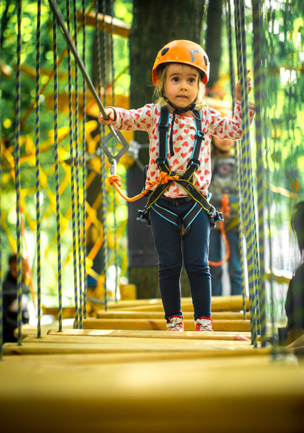 sports happy kid climbs through the ropes - Foto, imagen