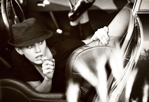 Fashionable girl in black hat - Φωτογραφία, εικόνα