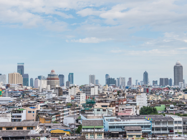 Gökdelenler ile çağdaş Bangkok görünümünü. Bangkok Tayland'ın başkenti ve popüler bir turizm. - Fotoğraf, Görsel
