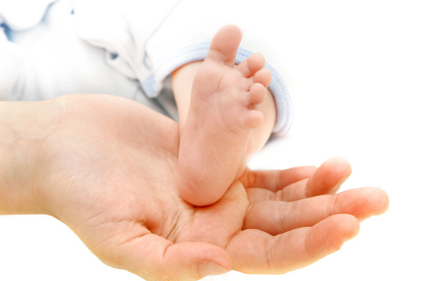 vauvan jalka vanhempien kädellä
 - Valokuva, kuva