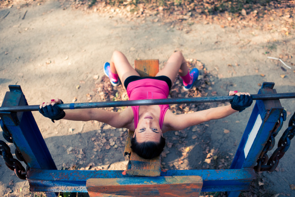 Atletka, školení s váhami - Fotografie, Obrázek