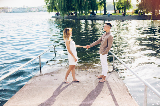 man and woman posing on the lake - Foto, Imagem