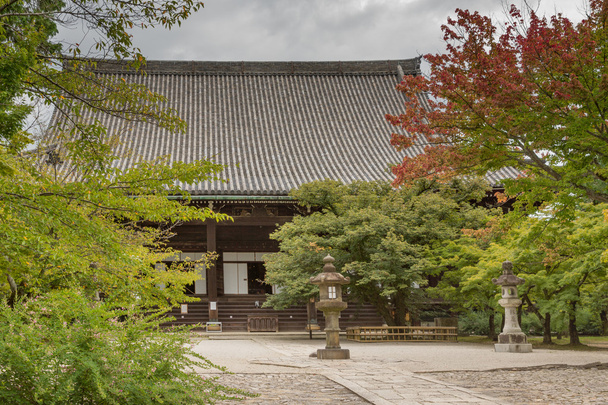 Sanctuaire principal du temple bouddhiste Shinnyo-ko
. - Photo, image