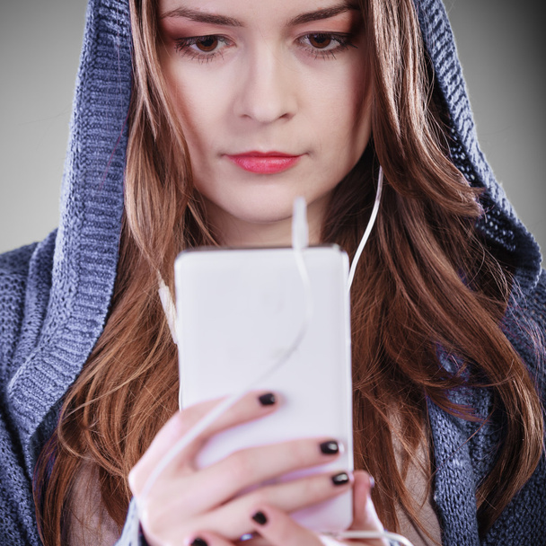 young woman with smart phone listening music - Φωτογραφία, εικόνα