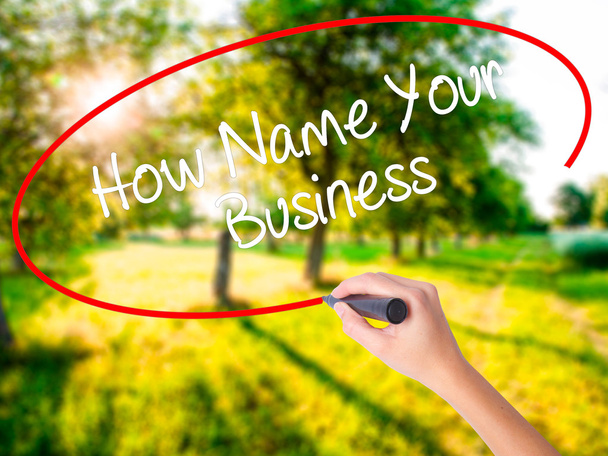 Nő kézzel írás hogyan név Your Business, mint tra marker - Fotó, kép