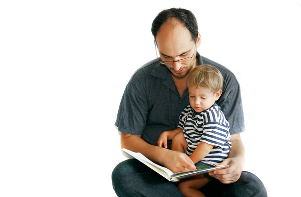 Padre leggendo un libro a suo figlio
 - Foto, immagini