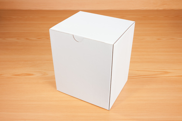 Üres fehér doboz modell, akár a fa háttér - Fotó, kép