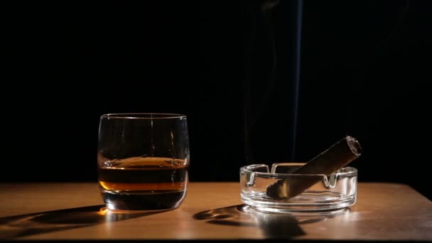 Whiskey drinks with smoking cigars - Footage, Video