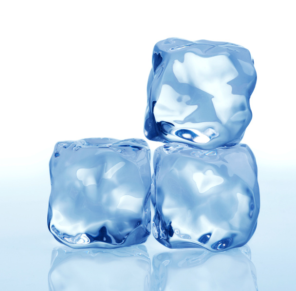 Tres cubitos de hielo
 - Foto, Imagen
