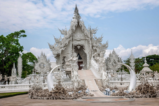 Taibei Chiang Rai White Temple is also known as: Long Kun Temple, Temple of Emmanuel or White Dragon Temple (Wat Rong Khun) - Foto, Bild