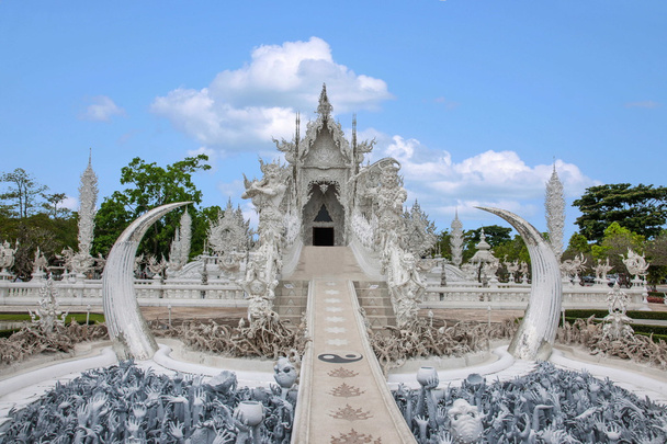 Taibei Chiang Rai White Temple is also known as: Long Kun Temple, Temple of Emmanuel or White Dragon Temple (Wat Rong Khun) - Foto, Imagem