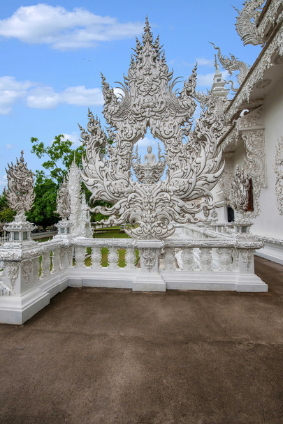Taibei Chiang Rai White Temple is also known as: Long Kun Temple, Temple of Emmanuel or White Dragon Temple (Wat Rong Khun) - Fotoğraf, Görsel