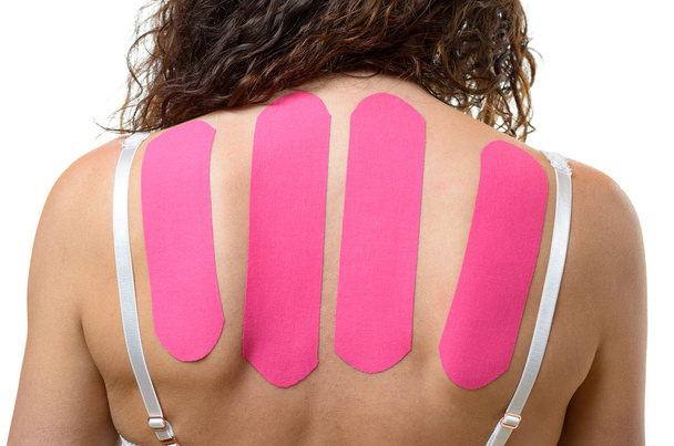 Rückansicht einer Frau mit Streifen auf dem Rücken - Foto, Bild