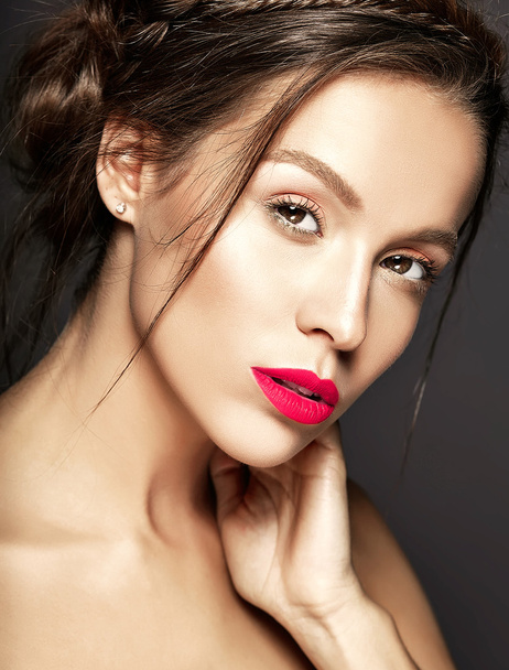 portrait of beautiful woman model with fresh daily makeup and red lips and healthy skin - Zdjęcie, obraz