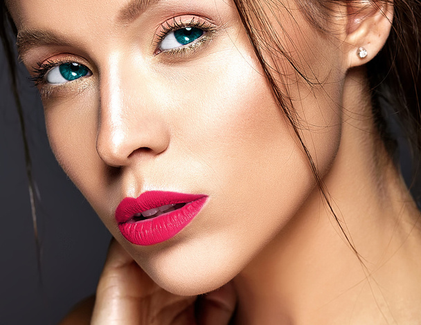 portrait of beautiful woman model with fresh daily makeup and red lips and healthy skin - Valokuva, kuva