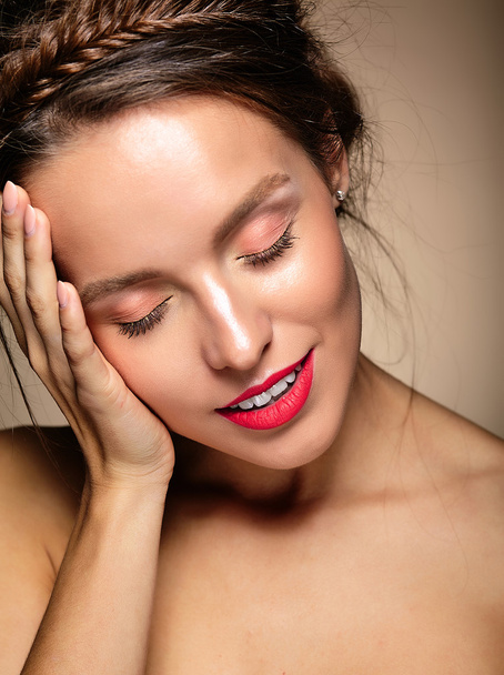 portrait of beautiful woman model with fresh daily makeup and red lips and healthy skin - Фото, изображение