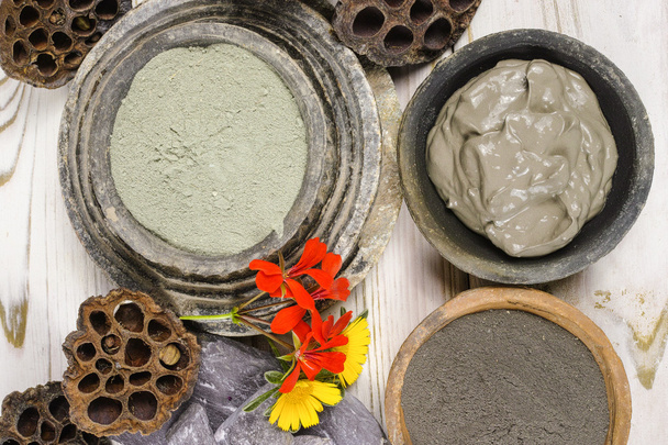 Minerali antichi - polvere di argilla verde e maschera di fango per spa e bellezza
 - Foto, immagini