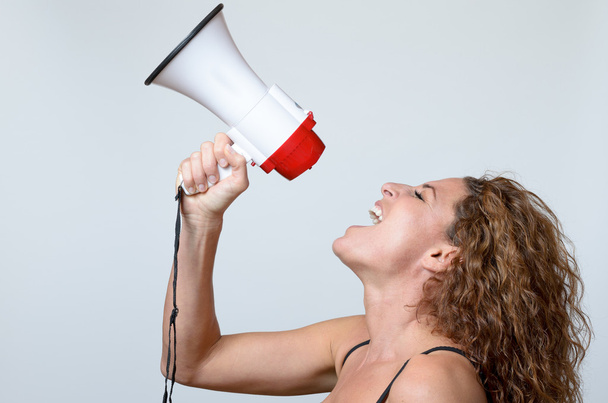bir megafon bağıran kadın - Fotoğraf, Görsel