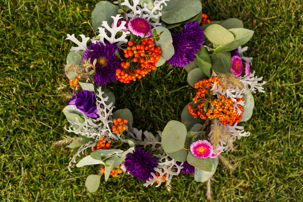 Flor coroa que coloca no chão
 - Foto, Imagem