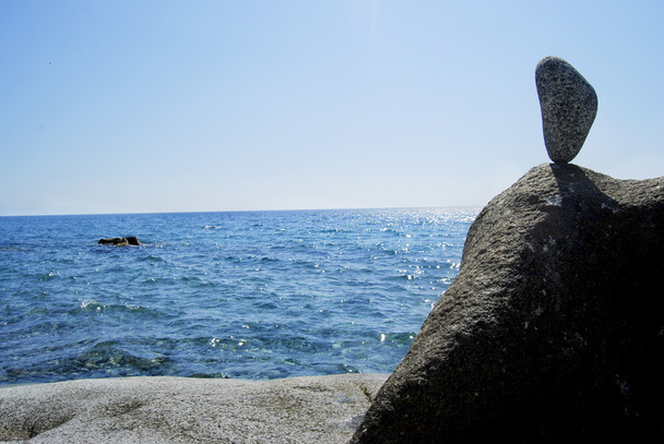 balanceo de rocas, en el arrecife
 - Foto, Imagen