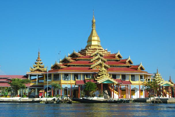 Buddhist temple on a lake - Photo, Image