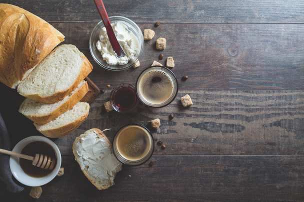 Breakfast, coffee, bread with ricotta - Foto, afbeelding
