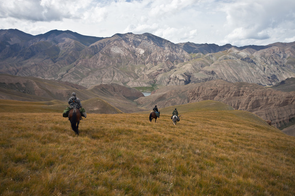 Avcılar üç at bir AVI sonra bir ödül döndü - Fotoğraf, Görsel