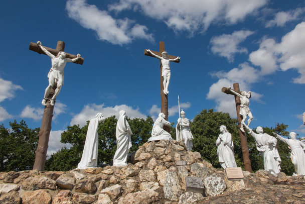 Vía Crucis y Calvario construidos años atrás por San Luis Monfor
 - Foto, imagen