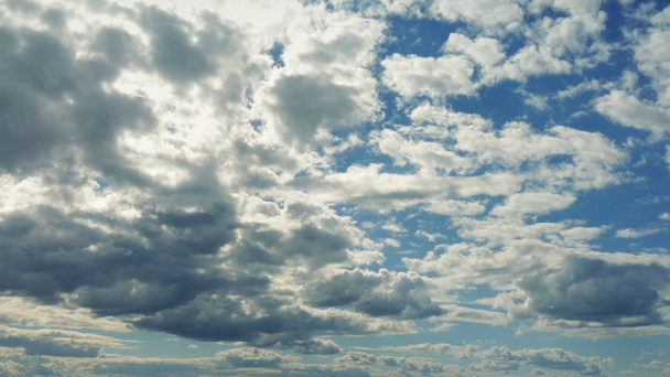 Τεράστια Cloudscape με σύννεφα πλησιάζουν - Πλάνα, βίντεο