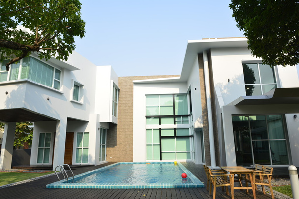 Moderne home exterieur met zwembad - Foto, afbeelding