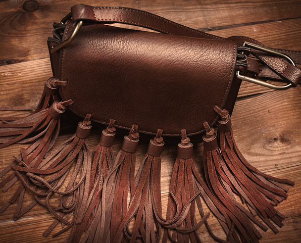 stijlvolle bruine tas met franje - Foto, afbeelding