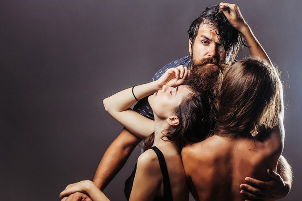 sexy naked girls and bearded man - Foto, Imagen